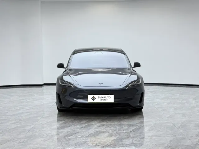 Tesla Model 3 — Фото автомобиля 7