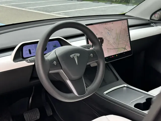 Tesla Model Y — Фото автомобиля 9