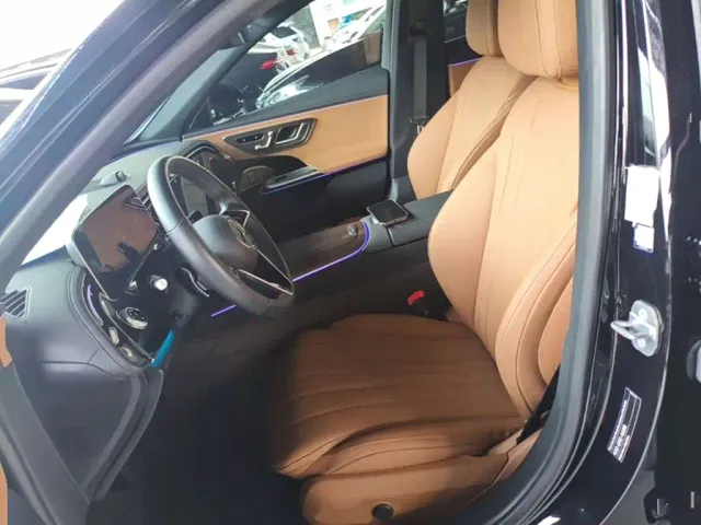 Mercedes-Benz E-Class — Фото автомобиля 14