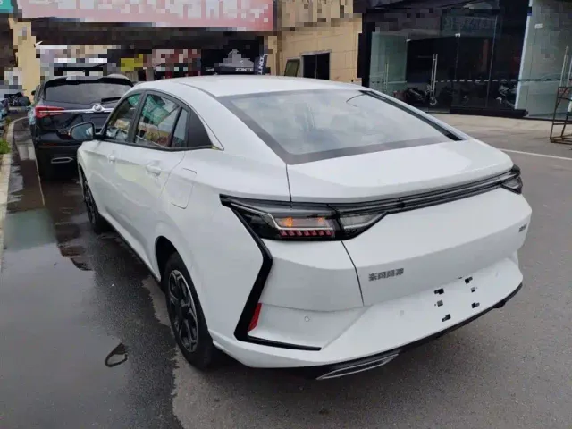Dongfeng Yixuan — Фото автомобиля 4