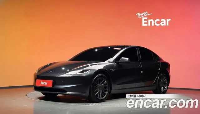 Фотография автомобиля — Tesla Model 3