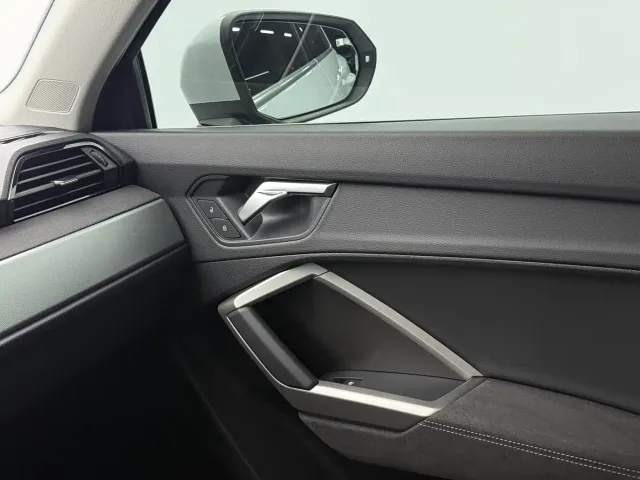Audi Q3 — Фото автомобиля 11