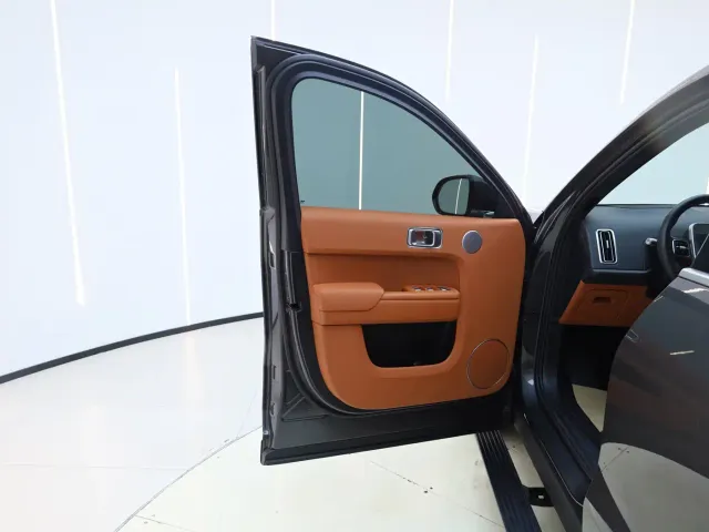 Li Auto L9 — Фото автомобиля 11