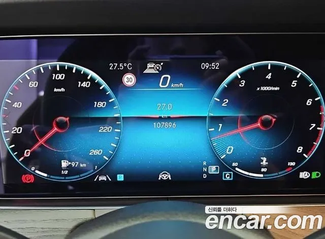 Mercedes-Benz E-Class — Фото автомобиля 4