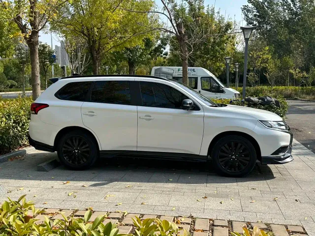 Mitsubishi Outlander — Фото автомобиля 7