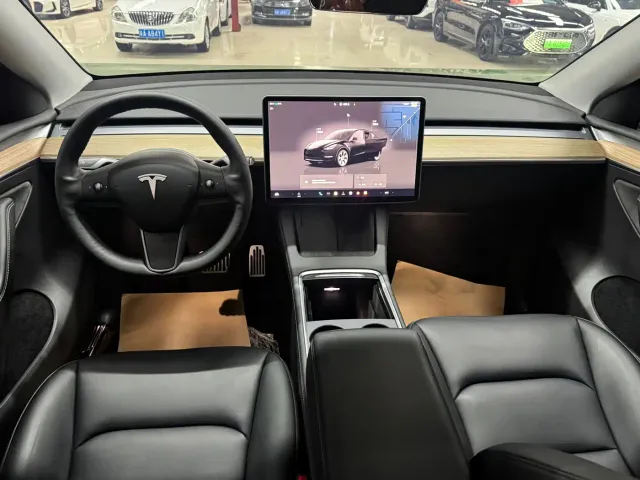 Tesla Model Y — Фото автомобиля 6