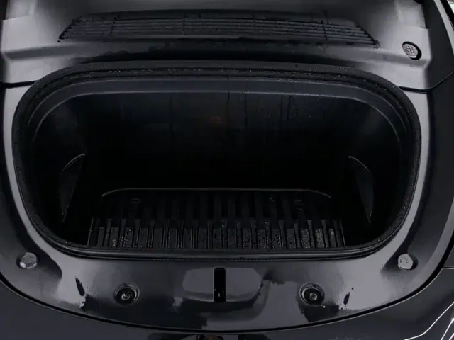 Tesla Model Y — Фото автомобиля 17