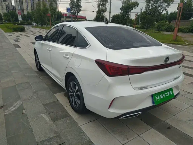 Changan Eado — Фото автомобиля 4