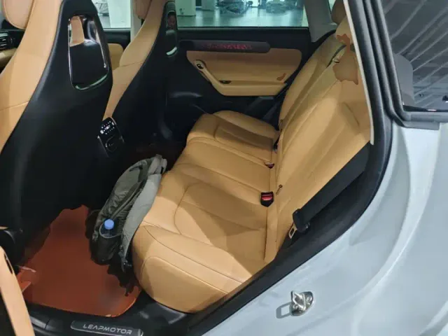 Leapmotor C11 — Фото автомобиля 16