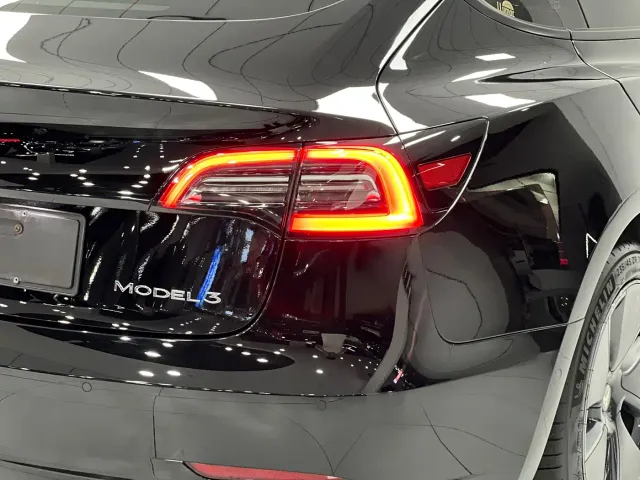 Tesla Model 3 — Фото автомобиля 15