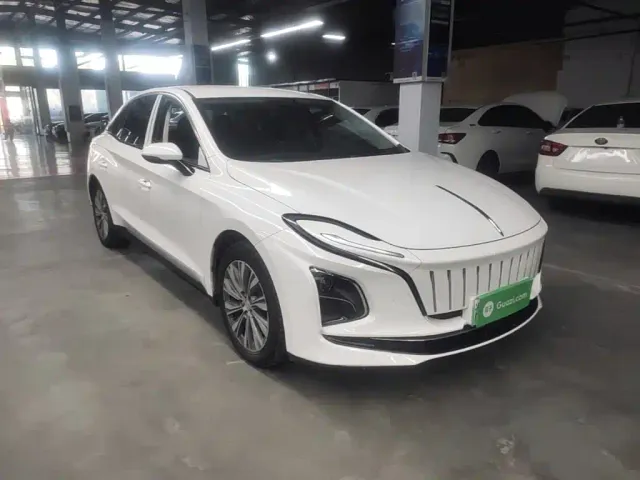 Hongqi E-QM5 — Фото автомобиля 3