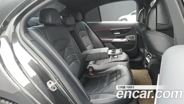 Mercedes-Benz E-Class — Фото автомобиля 3