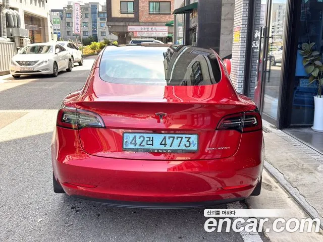Tesla Model 3 — Фото автомобиля 4
