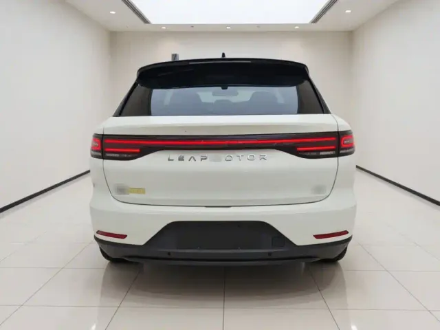 Leapmotor C11 — Фото автомобиля 5