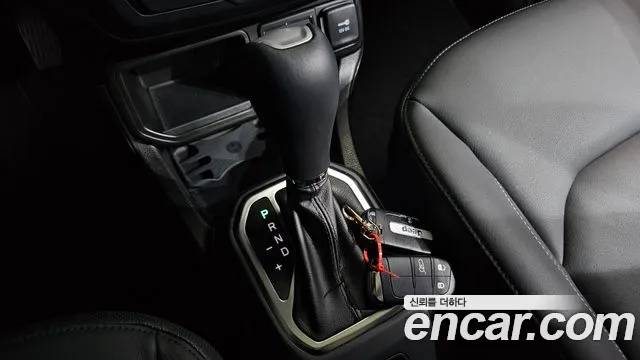 Jeep Renegade — Фото автомобиля 6