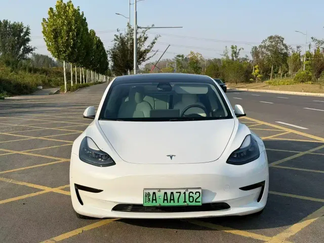 Фотография автомобиля — Tesla Model 3