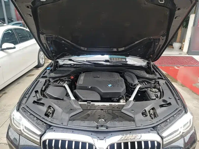 BMW 5 Series — Фото автомобиля 19