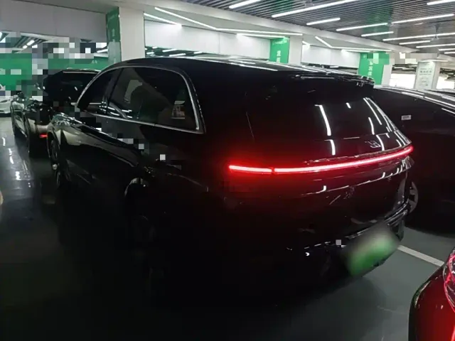 Li Auto L7 — Фото автомобиля 4