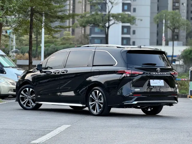 Toyota Granvia — Фото автомобиля 4