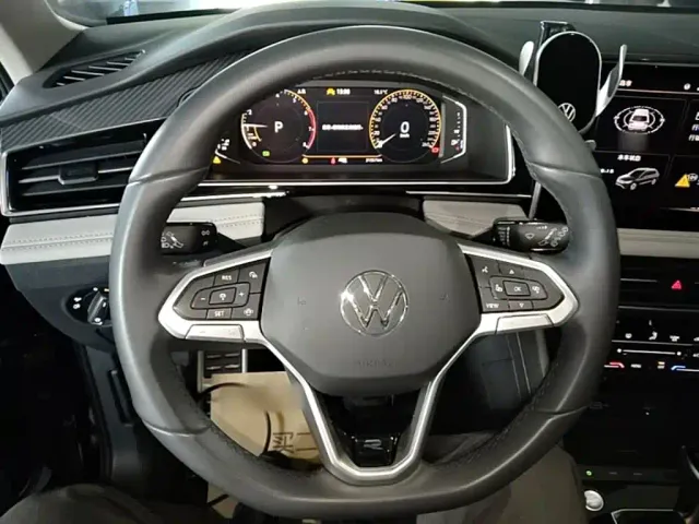 Volkswagen Tiguan L — Фото автомобиля 10