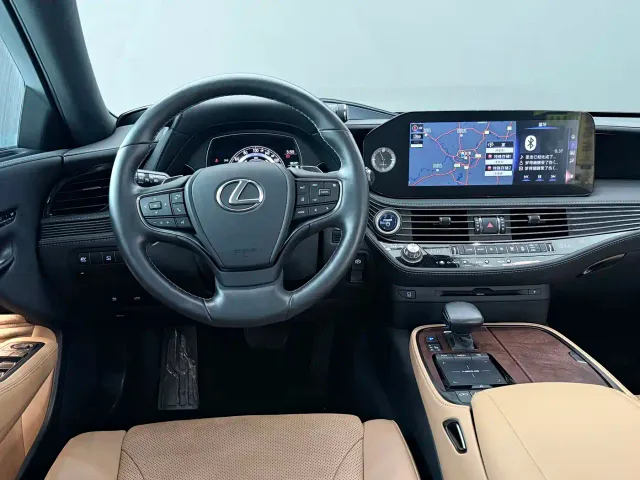 Lexus LS — Фото автомобиля 15