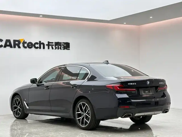 BMW 5 Series — Фото автомобиля 3