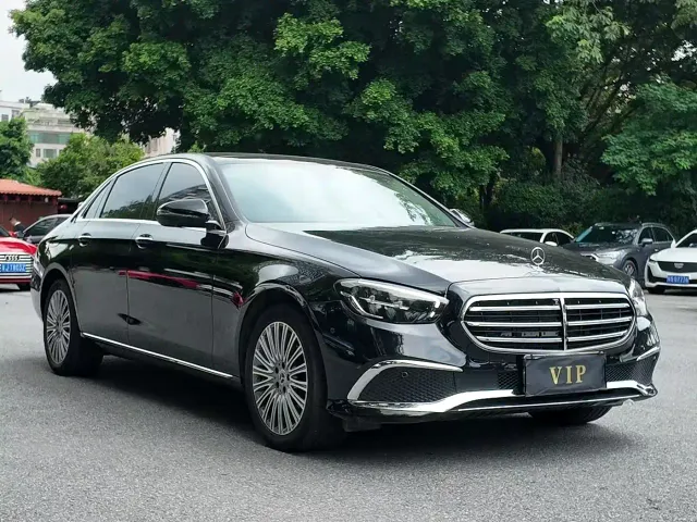 Mercedes-Benz E-Class — Фото автомобиля 3