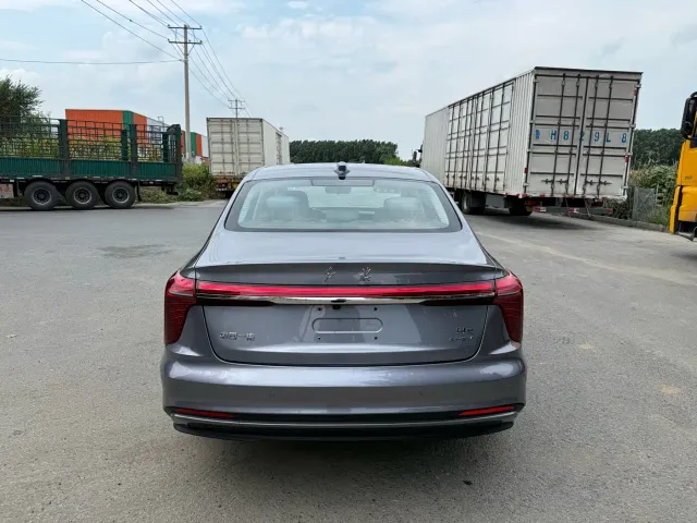 Hongqi H5 PHEV — Фото автомобиля 12