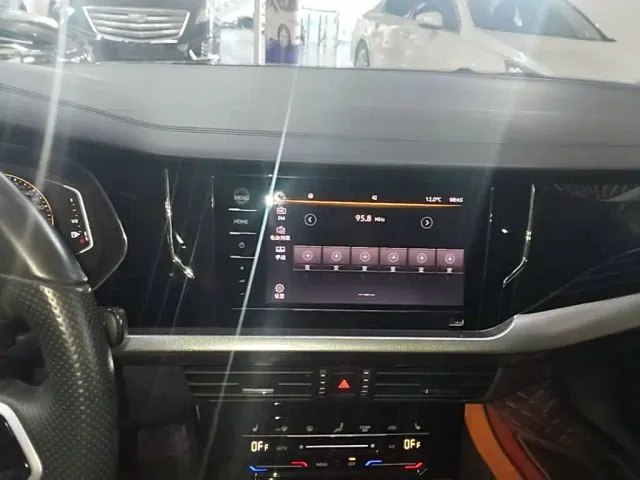 Volkswagen Passat — Фото автомобиля 12