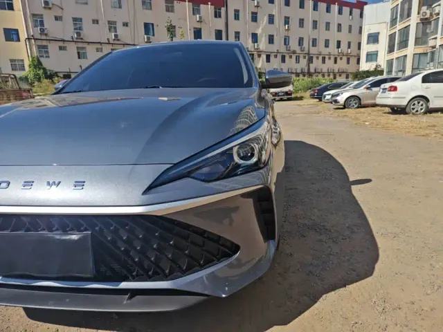 Roewe i5 — Фото автомобиля 23