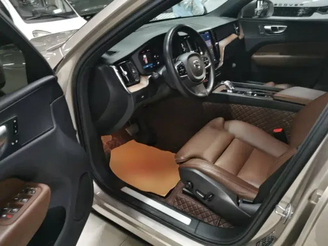 Volvo XC60 — Фото автомобиля 15