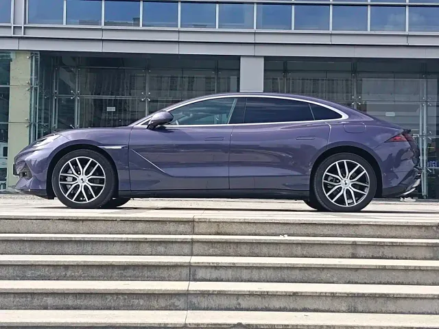Denza Z9 — Фото автомобиля 5