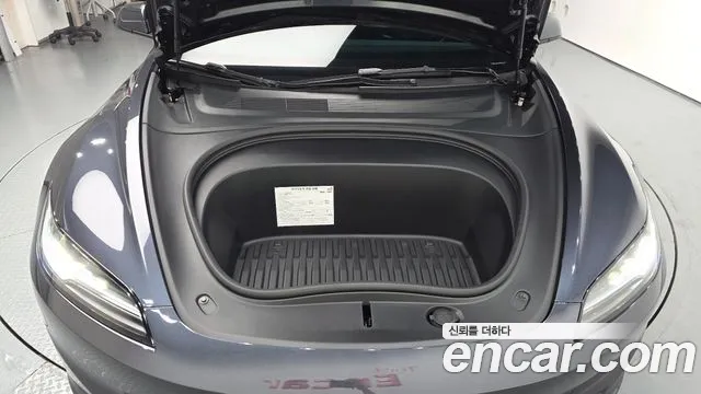 Tesla Model 3 — Фото автомобиля 6