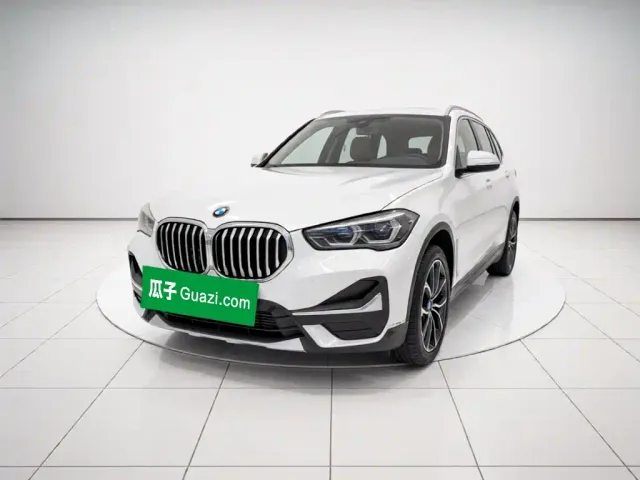 Фотография автомобиля — BMW X1