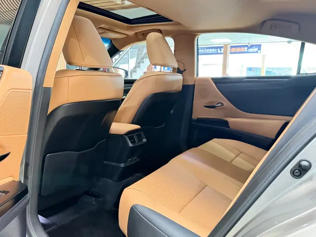 Lexus ES — Фото автомобиля 10
