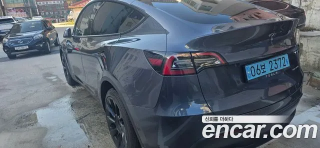 Tesla Model Y — Фото автомобиля 2