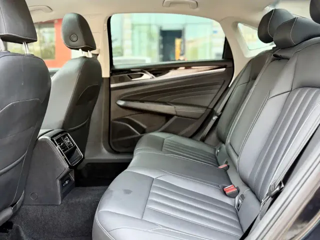 Volkswagen Passat — Фото автомобиля 11