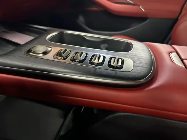 Xiaomi SU7 — Фото автомобиля 21