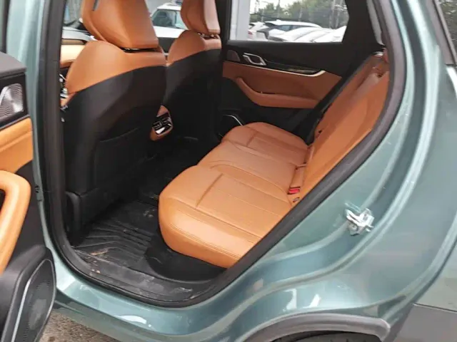 Geely Boyue L — Фото автомобиля 21