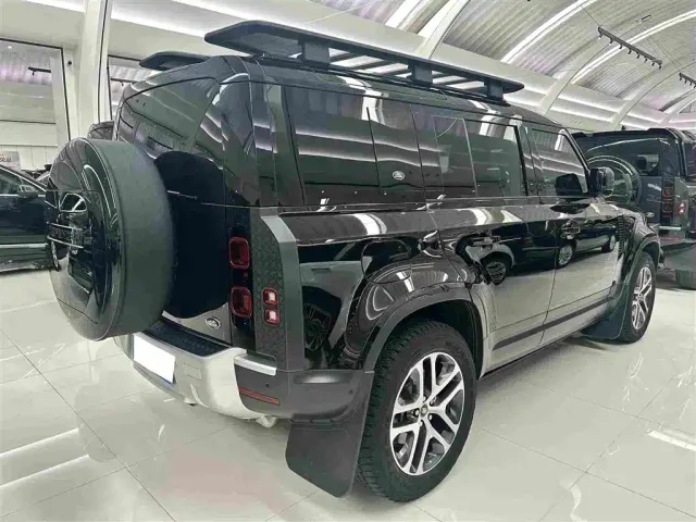 Land Rover Defender — Фото автомобиля 19