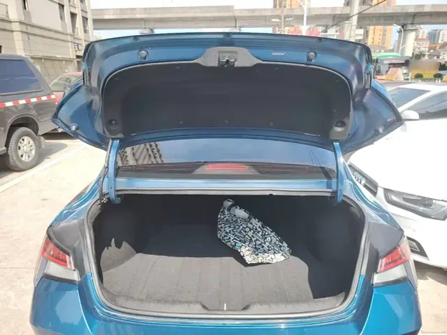 Hyundai Elantra — Фото автомобиля 18