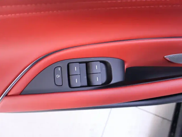 Xiaomi SU7 — Фото автомобиля 17