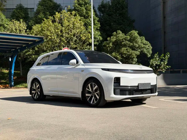 Li Auto L7 — Фото автомобиля 2