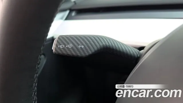 Tesla Model Y — Фото автомобиля 24