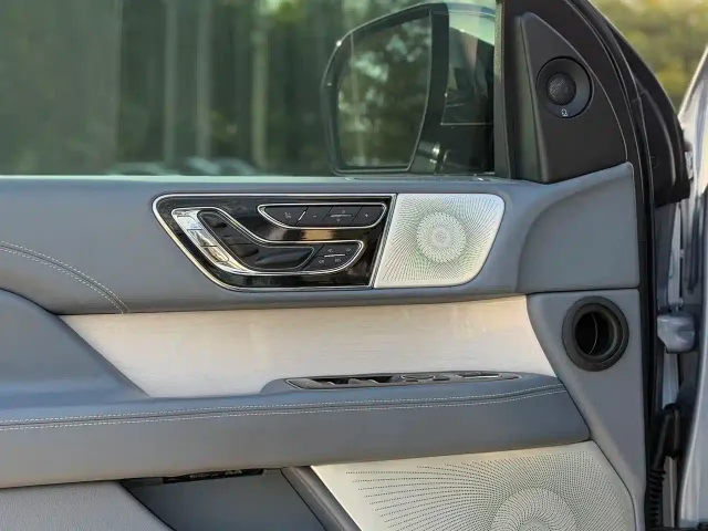 Lincoln Navigator — Фото автомобиля 13