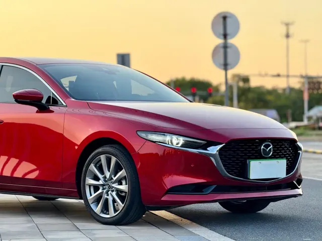 Mazda Axela — Фото автомобиля 8