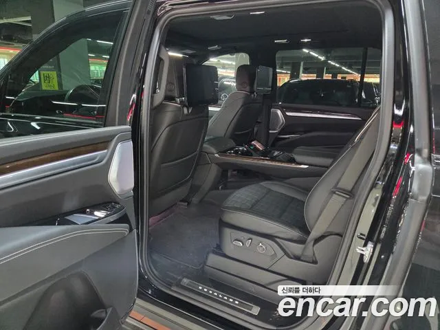 Cadillac Escalade 5th Gen — Фото автомобиля 3
