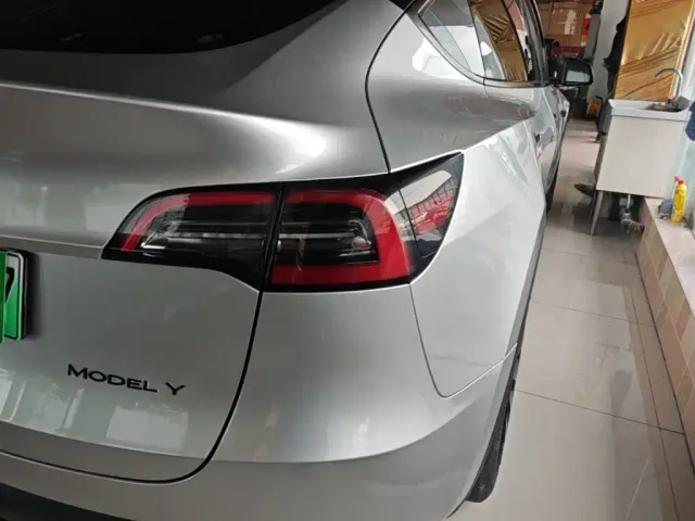 Tesla Model Y — Фото автомобиля 7