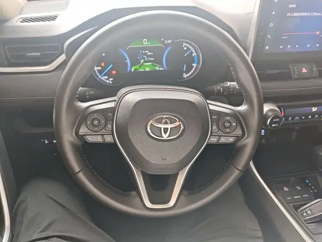 Toyota RAV4 — Фото автомобиля 10