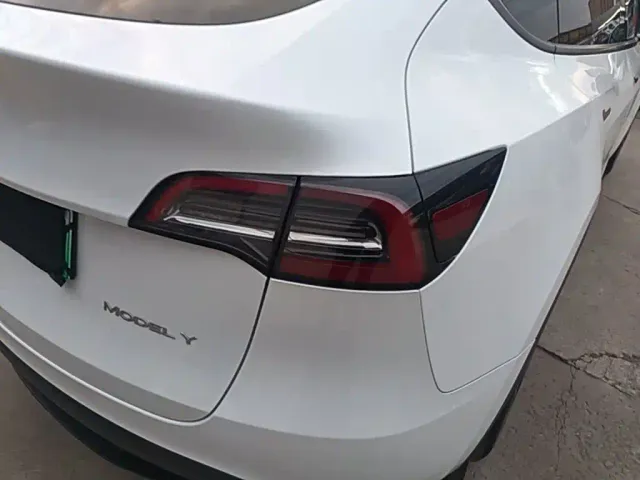 Tesla Model Y — Фото автомобиля 7